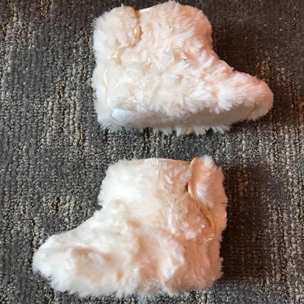 Baby girl faux fur boots size 0-3 months